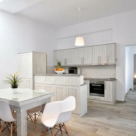 ヴィラ Nisides ナウサ